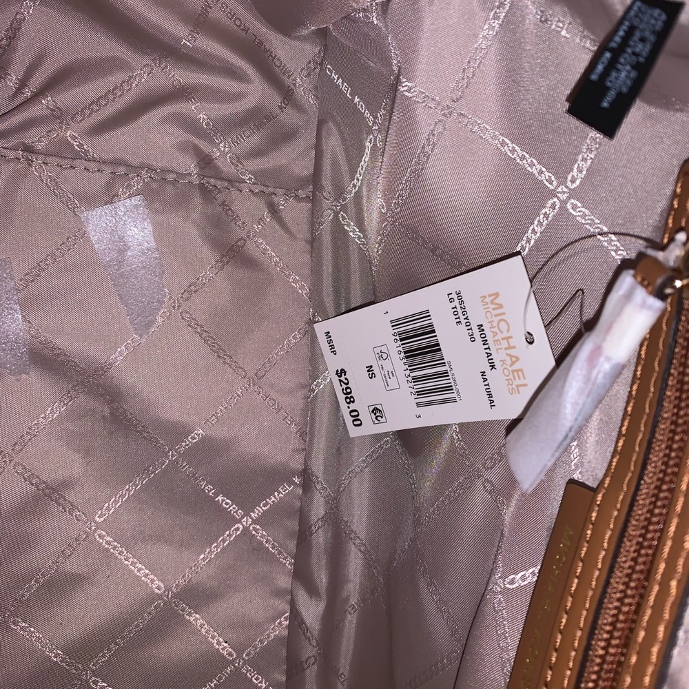 Michael Kors Montauk Large Tote - Picture 8 of 11